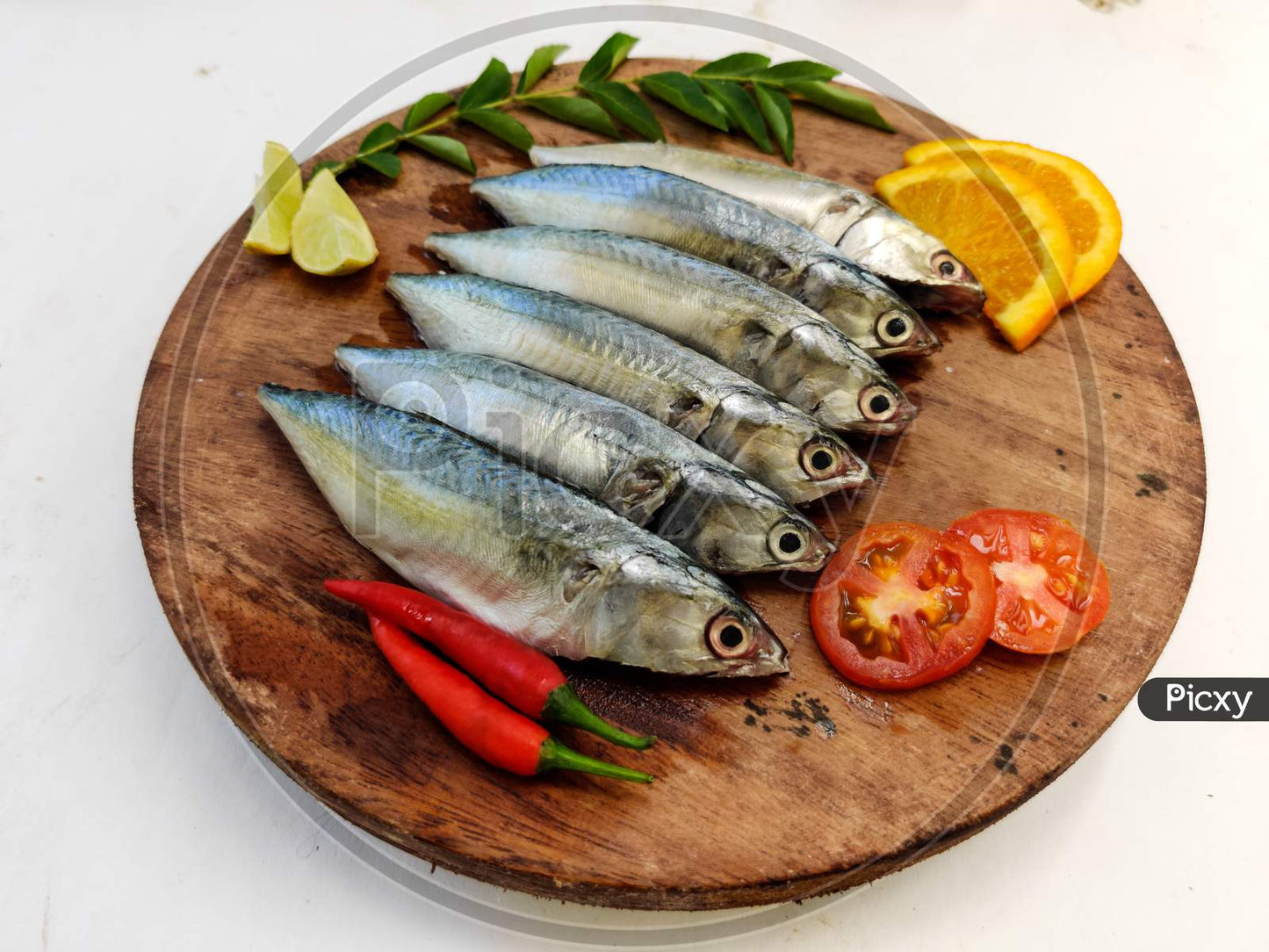 Buy fresh Indian mackerel at Rs.150 for 500gm..(3 to 5 pieces)